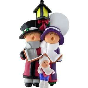  3253 Caroler Family Family of 3Personalized Christmas 