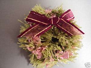 mas Xmas Christmas Holiday Wreath Pin Gift Pink Green  