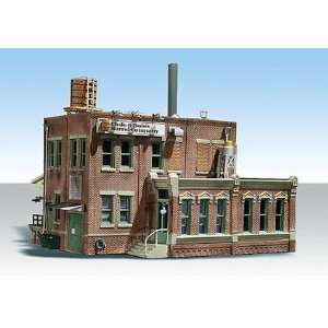   Scenics HO Built & Ready® Clyde & Dales Barrel Factory Toys & Games