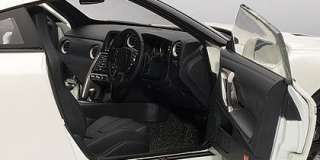   NISSAN GT R R35 WHITE PEARL Optional Black wheels 77392 118  