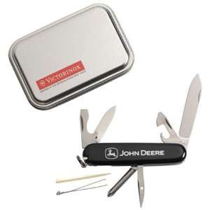  John Deere Mid Size Swiss Army Pocketknife   ST102402 