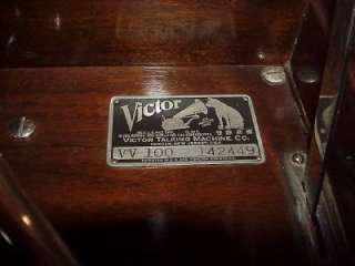   VICTROLA TALKING MACHINE MODEL VV 100 GREAT CONDITION NICE  