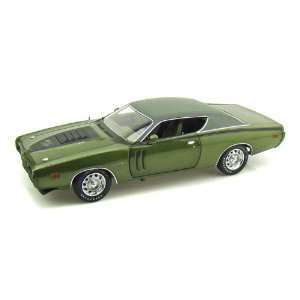  1971 Dodge Charger R/T 1/18 Green Toys & Games