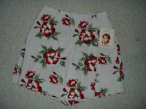 KATHIE LEE SKORT ISLAND FLORAL   SIZE 8 (29 X 17) BNWT  