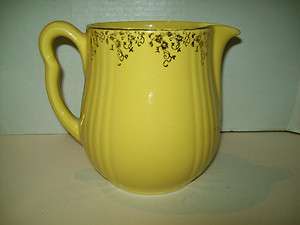 1950S HALL YELLOW AND GOLD #0799 PITCHER SQUIGGLE DESIGN  