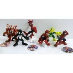   Super Hero Spiderman Figures and 4 Spiderman Buttons Toys & Games