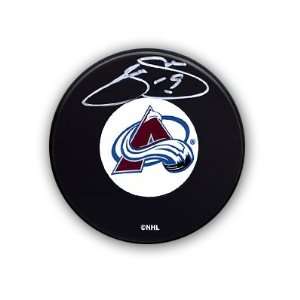  Joe Sakic Autographed Colorado Avalanche Hockey Puck w 