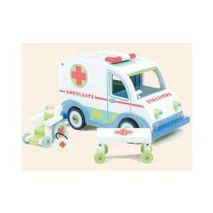  Le Toy Van Ambulance Playset TV425 Toys & Games