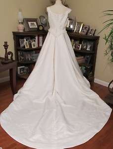 Gorgeous St. Patrick Ivory Off the Shoulders Wedding Gown Dress Sz 10 