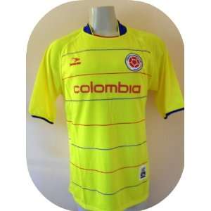 COLOMBIA SOCCER JERSEY SIZE LARGE .NEW 