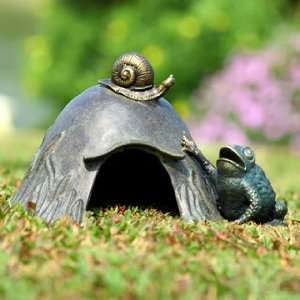  Toad House with Snail Patio, Lawn & Garden
