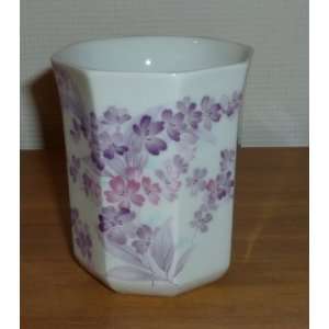  Floral Design Tea Cup 