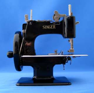Vintage Singer Model 20 ~ Sewhandy~ Child’s Sewing Machine  