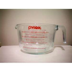 Pyrex 8 cup 64 oz. 2 qt. Batter Bowl with Red Lettering 