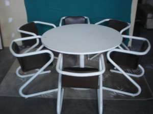 Kinetics Z Chairs w Eero Saarinen Tulip Style Table  