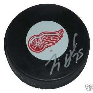   Jimmy Howard Signed Detroit Red Wings Hockey Puck