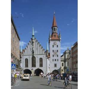  Street Scene with the Old Town Hall on the Marienplatz in 