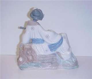 NAO BY LLADRO GEISHA GIRL WITH MANDOLIN INSTRUMENT MINT CONDITION 